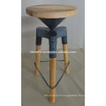 Tabouret pivotant industriel avec jambes en bois